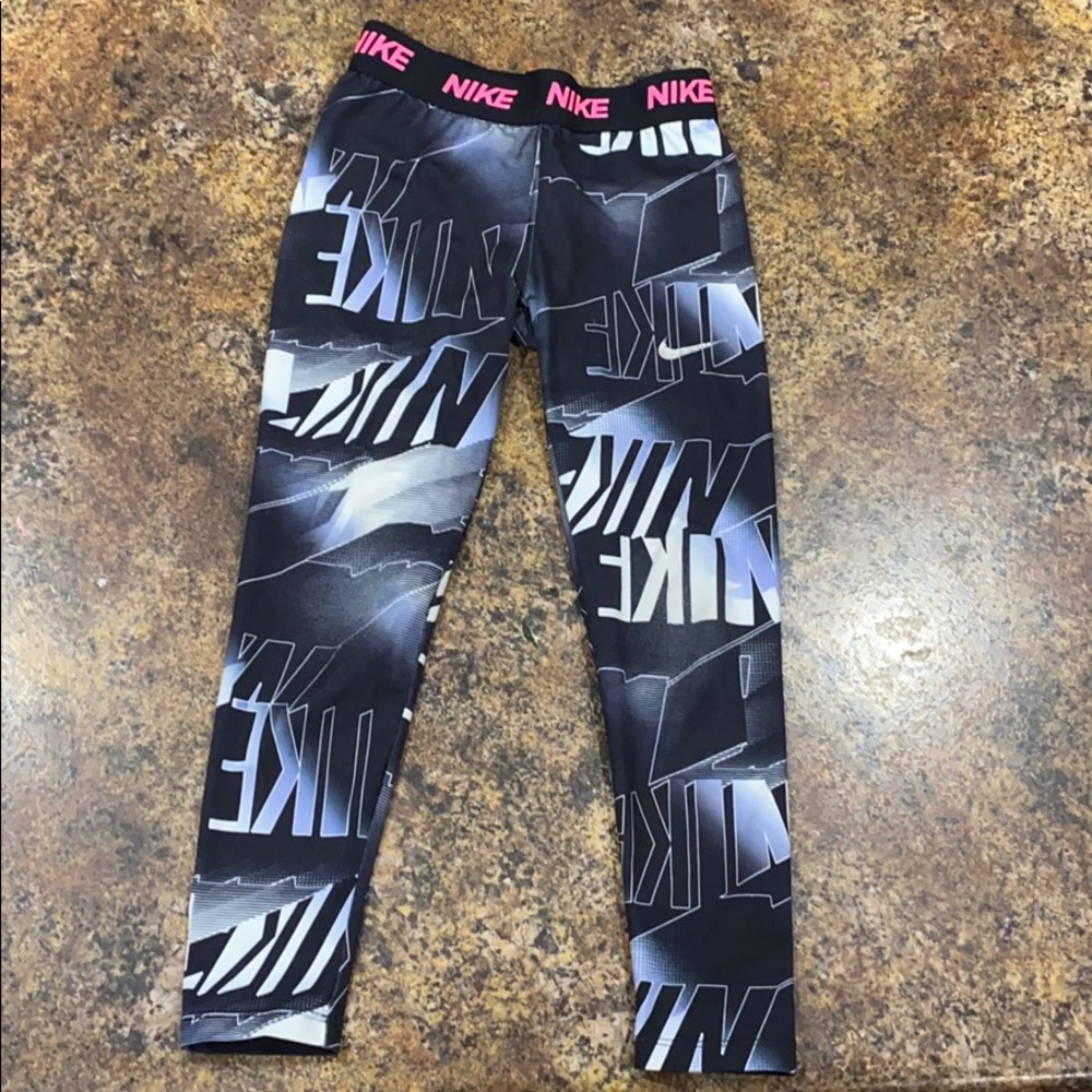 6x Nike Leggings